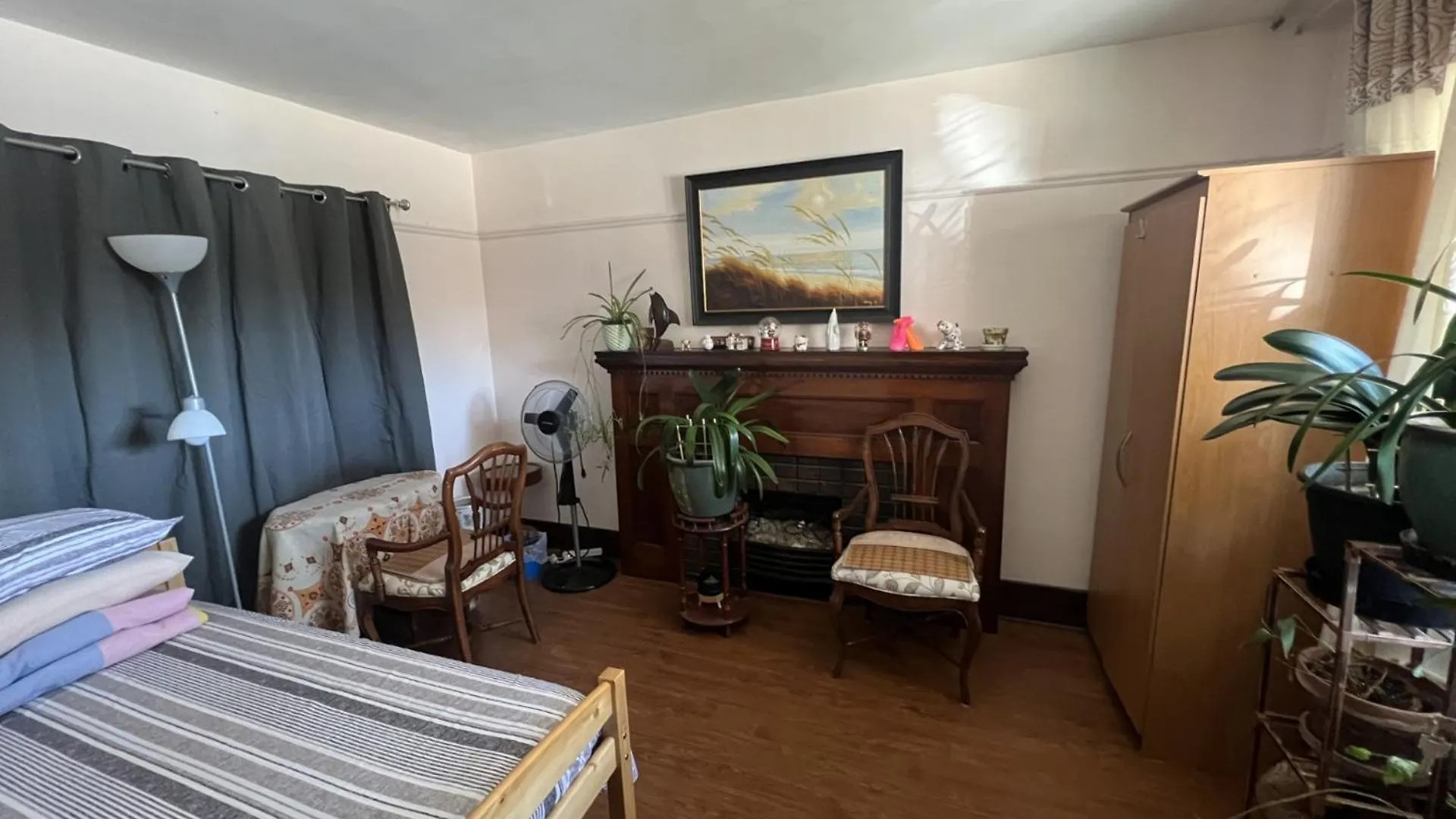 Relax And Cozy Room Toronto Canada